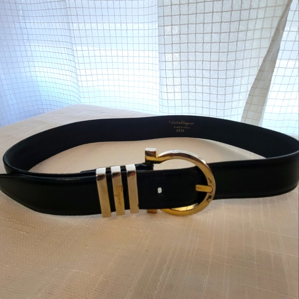 SALVATORE FERRAGAMO Black Leather Belt with Gold Buckle SIZE S